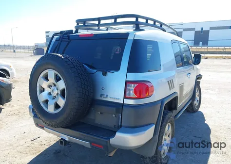 2007 Toyota Fj Cruiser z USA, uszkodzony, nr VIN JTEBU11F370024739